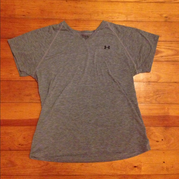 UA athletic V-neck shirt 🏃🏻‍♀️⛹️‍♀️