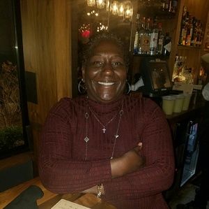 Meet your Posher, Lois