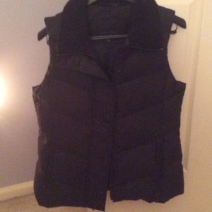 Brand NEW W/ OUT TAGS BANANA REPUBLIC VEST
