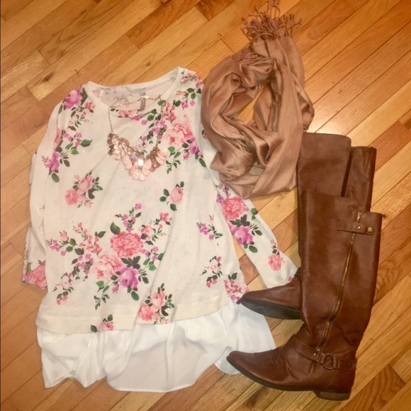 Shoes - Tall brown boots!! 👢