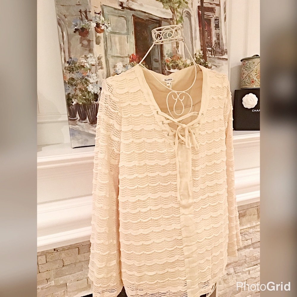 🎉HP 🎉Plus Size- lined lace tie front top! - Picture 2 of 4