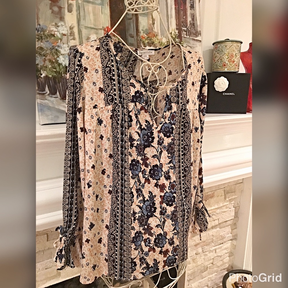 🎉 HP 🎉Plus size Stunning keyhole sleeve blouse! - Picture 3 of 4