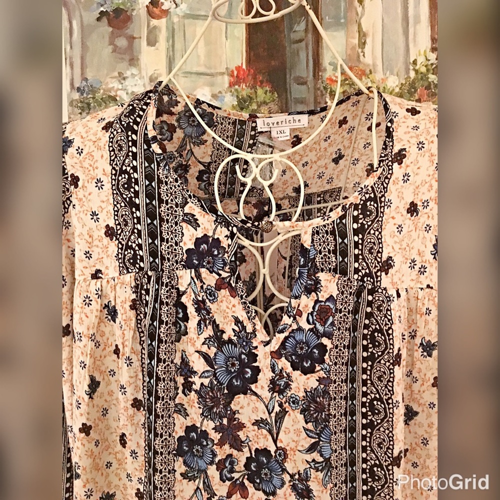 🎉 HP 🎉Plus size Stunning keyhole sleeve blouse! - Picture 4 of 4