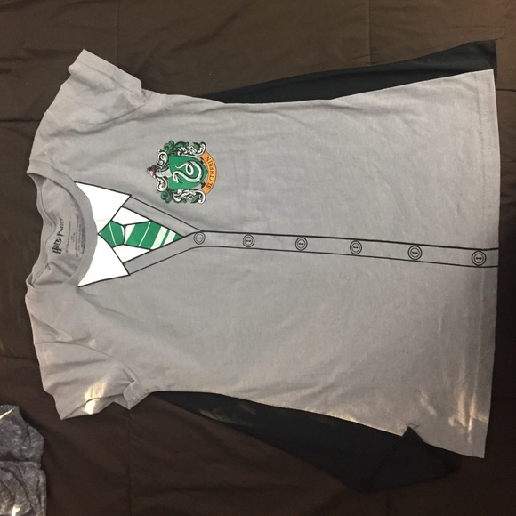 Harry Potter Slytherin shirt with cape