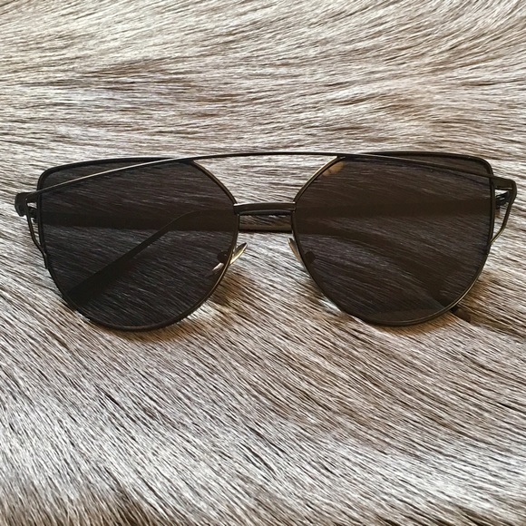 Cat Eye Metal Frame Black Sunglasses - Picture 2 of 6