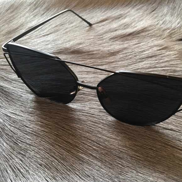 Cat Eye Metal Frame Black Sunglasses - Picture 6 of 6
