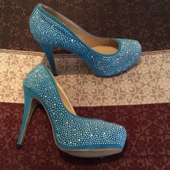 Beautiful High heel shoe - Picture 1 of 1