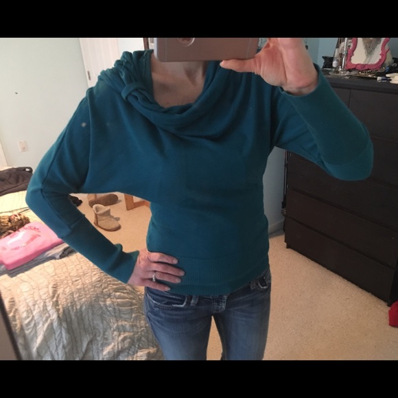 Cowlneck sweater, can be worn off shoulders too - Picture 1 of 2
