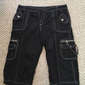 Black and white Cache cargo capris