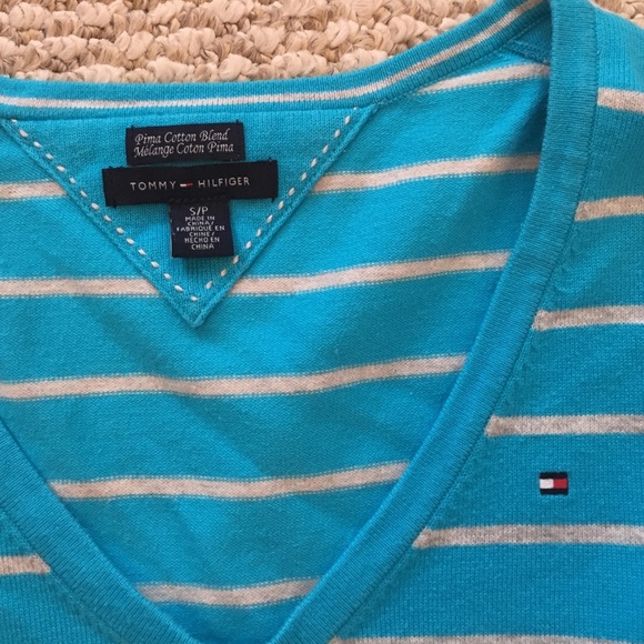 Blue and grey Tommy Hilfiger sweater - Picture 2 of 4