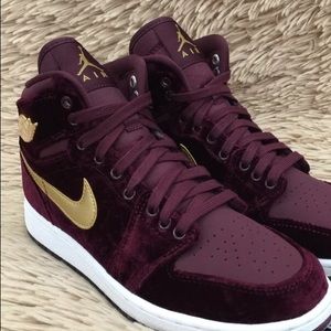 Air Jordan 1 Velvet "Night Maroon"