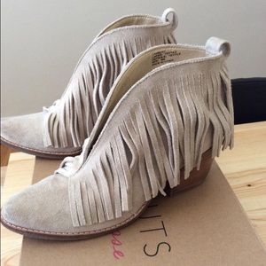 Coconuts by Matisse suede ankle boots