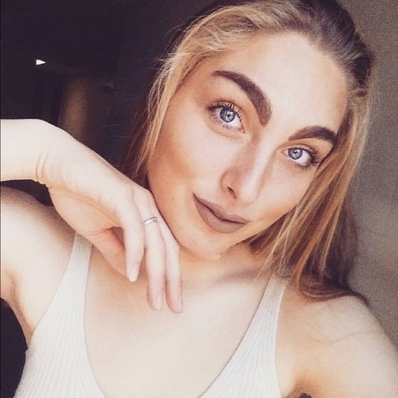 Meet your Posher, Cassandra