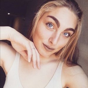 Meet your Posher, Cassandra