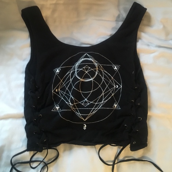 Kendall + Kylie Crop Tank Top - Picture 2 of 3