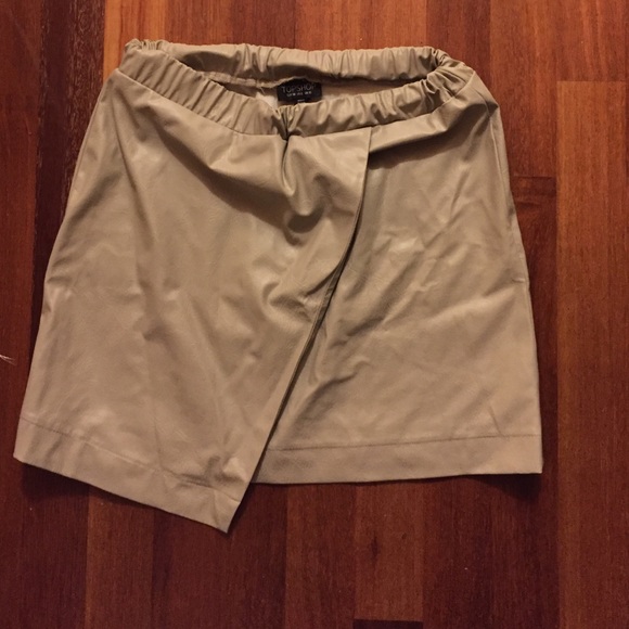 Top shop size 6 faux leather skirt