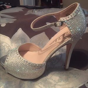 Beautiful Blue Toned Iridescent Heels