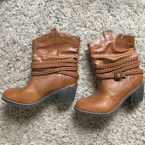 Slouch boots
