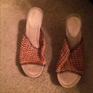 Sandals brand new never worn.. runs small like a 6