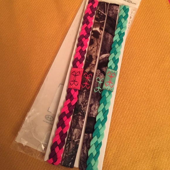 ONE LEFT! Under Armour Headbands, 4PK - Picture 3 of 4