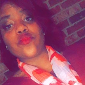 Meet your Posher, Alexis