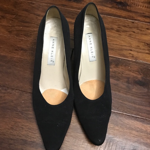 Low heel shoes