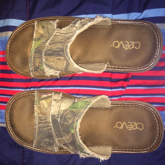 Crevo camo flip flops