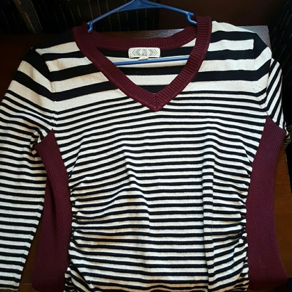 Pink Rose V- Neck Sweater Size Large NWOT