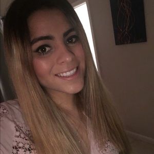 Meet your Posher, Ana