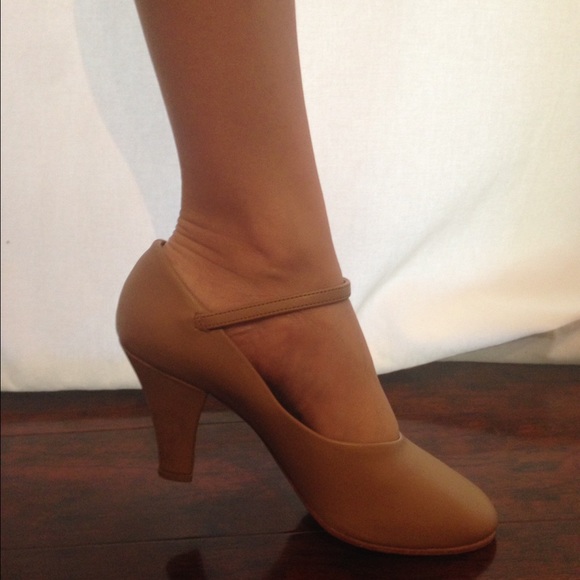 Tan dance shoe