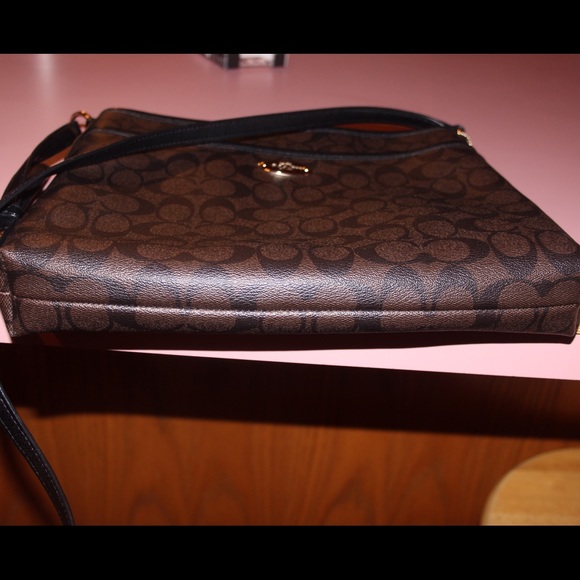 ✨ coach ✨ Large Cross Body - Picture 3 of 4