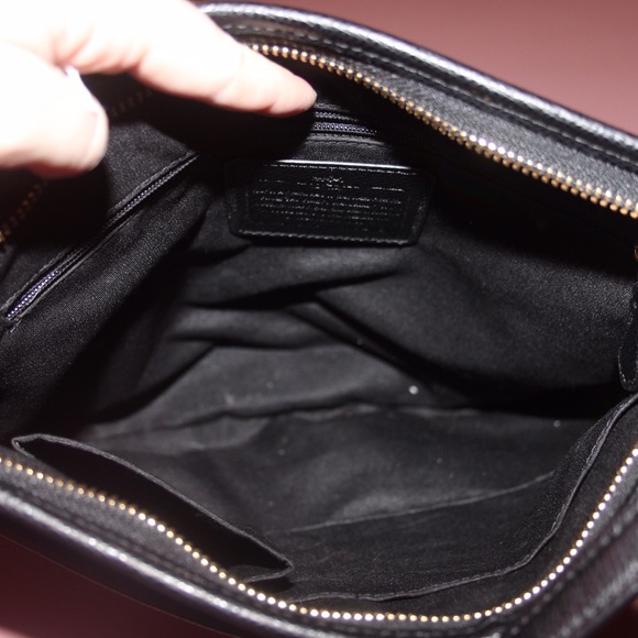 ✨ coach ✨ Large Cross Body - Picture 4 of 4