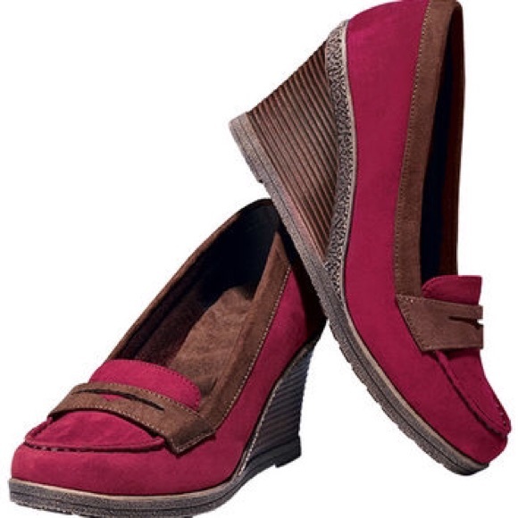 AVON Cushion Walk City Wedge Shoe Size 9