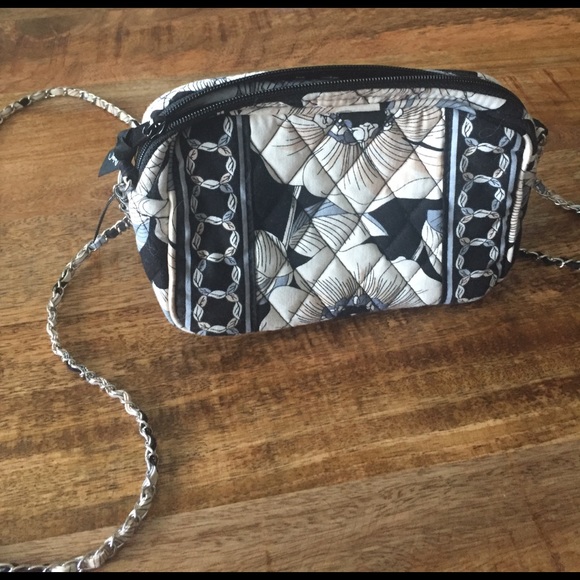 Vera Bradley Handbags - Vera Bradley crossbody purse