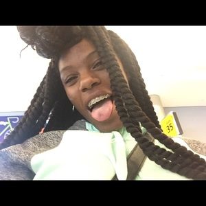 Meet your Posher, Danielle