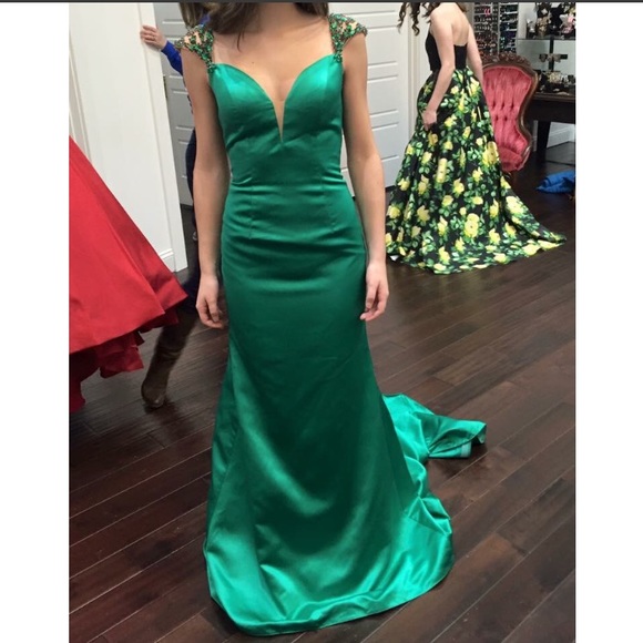 Size 2 Sherri Hill 2016 Prom Dress - Picture 5 of 5