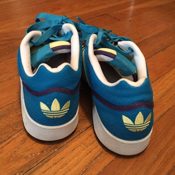 ๐ซSold๐ซAdidas sneakers size 9.5 - Picture 2 of 5