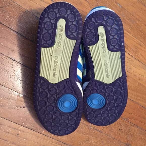 ๐ซSold๐ซAdidas sneakers size 9.5 - Picture 3 of 5