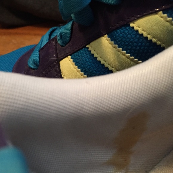 ๐ซSold๐ซAdidas sneakers size 9.5 - Picture 4 of 5