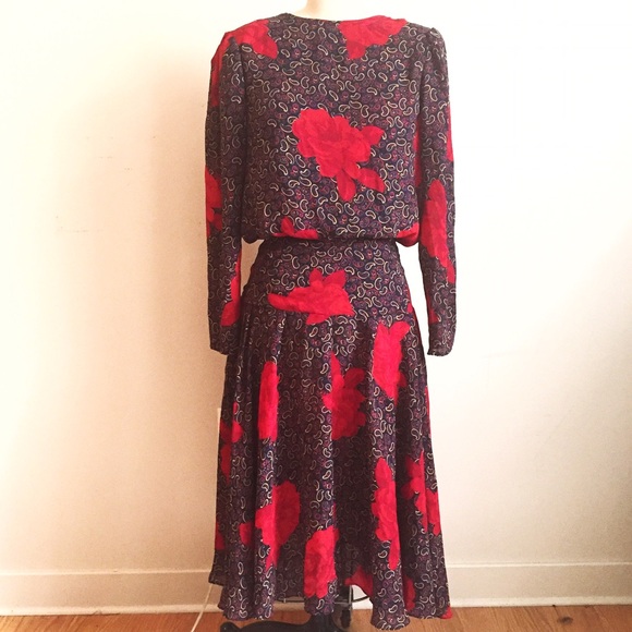 Vintage Dresses & Skirts - Red Paisley Bold Printed Vintage Dress!