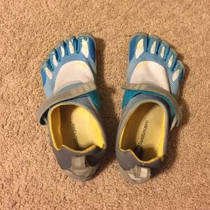 Vibram five fingers shoes size 38/ women's 8