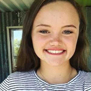 Meet your Posher, Lydia