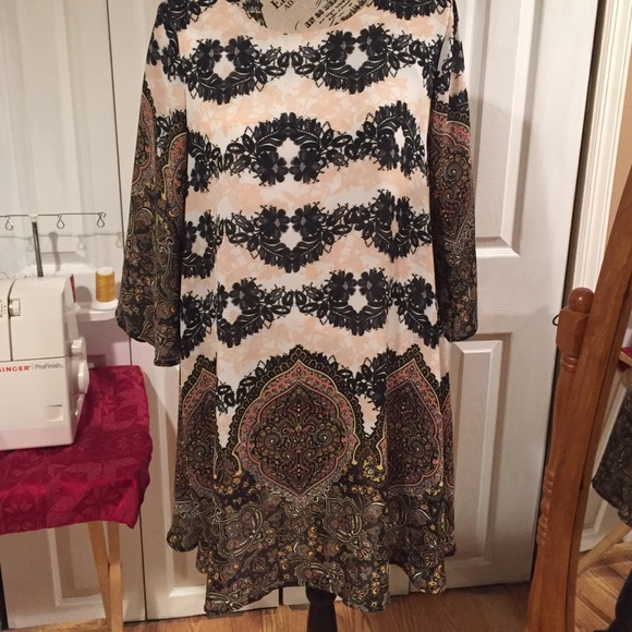 Paisly/floral dress - Picture 2 of 3