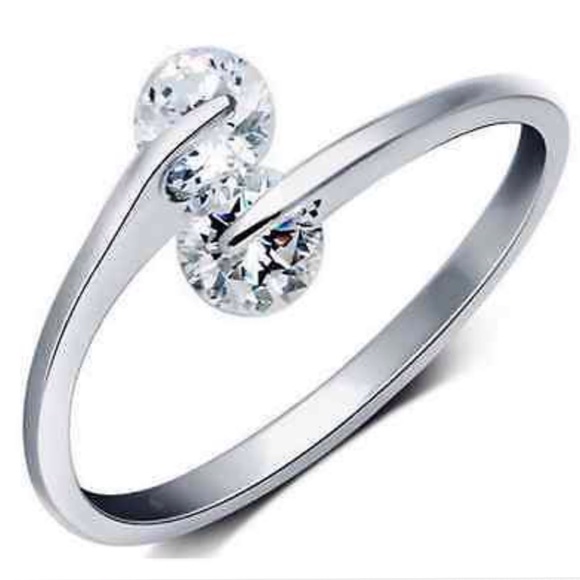 Sterling Silver Double Crystal Ring - Picture 4 of 4