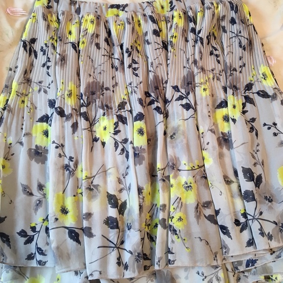 Old Navy pleated floral mini skirt