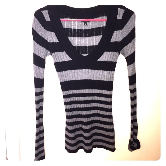 V-neck cashmere sweater