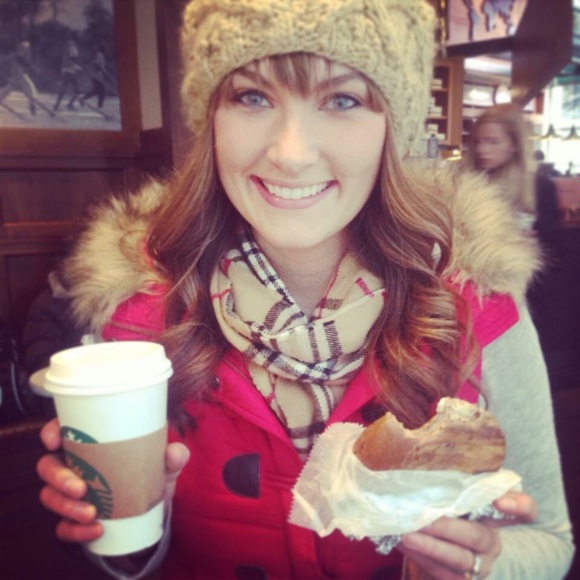 Meet your Posher, Amanda from SecondHands Fashion - Picture 4 of 4