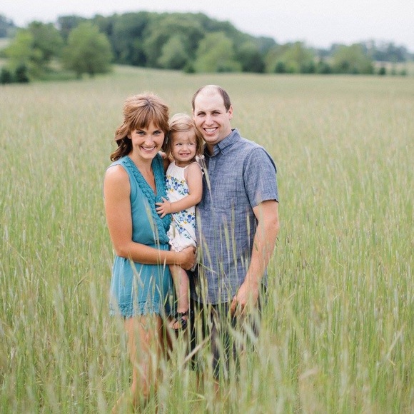 Meet your Posher, Amanda from SecondHands Fashion - Picture 2 of 4