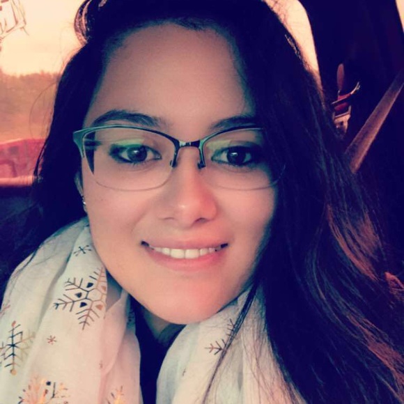 Meet your Posher, Emily - Picture 2 of 2