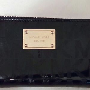 Michael Kors BRAND NEW patent leather black wallet